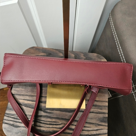 Steve Madden Burgundy Crossbody / Shoulder Bag – NWT With Heart Charm - Picture 7 of 8